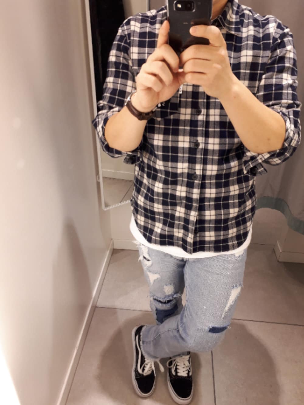 「Daniel Wellington、ネネット、にゃー、old skool、VANS、シャツスタイル、秋のコーデ、オタクコーデ」｜「Daniel Wellingtonの「Daniel Wellington/ダニエルウェリントン」 クラシック 36mm レザーバンド ローズゴールド/シルバー（アナログ腕時計、ブラウン系）」を使った、まこち(相互フォロー、❤返ししてます)さん（メンズ・155cm）の秋コーディネートの1枚目の写真