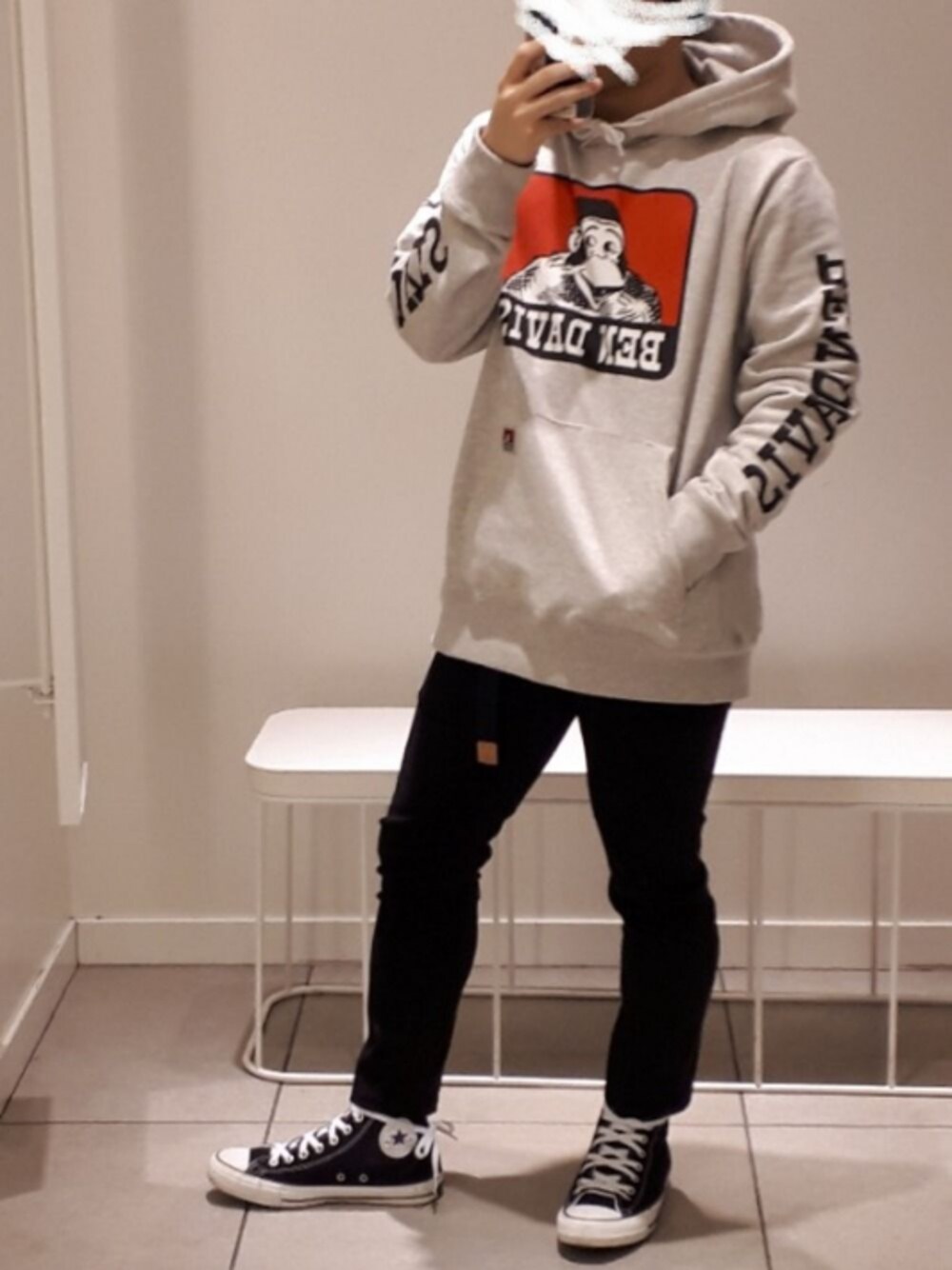 「カジュアルコーデ、パーカー、wheir bobson、コンバース、スニーカー」｜「CONVERSEのアイテム（スニーカー、ブラック系）」を使った、まこち(相互フォロー、❤返ししてます)さん（メンズ・155cm）の冬コーディネートの1枚目の写真