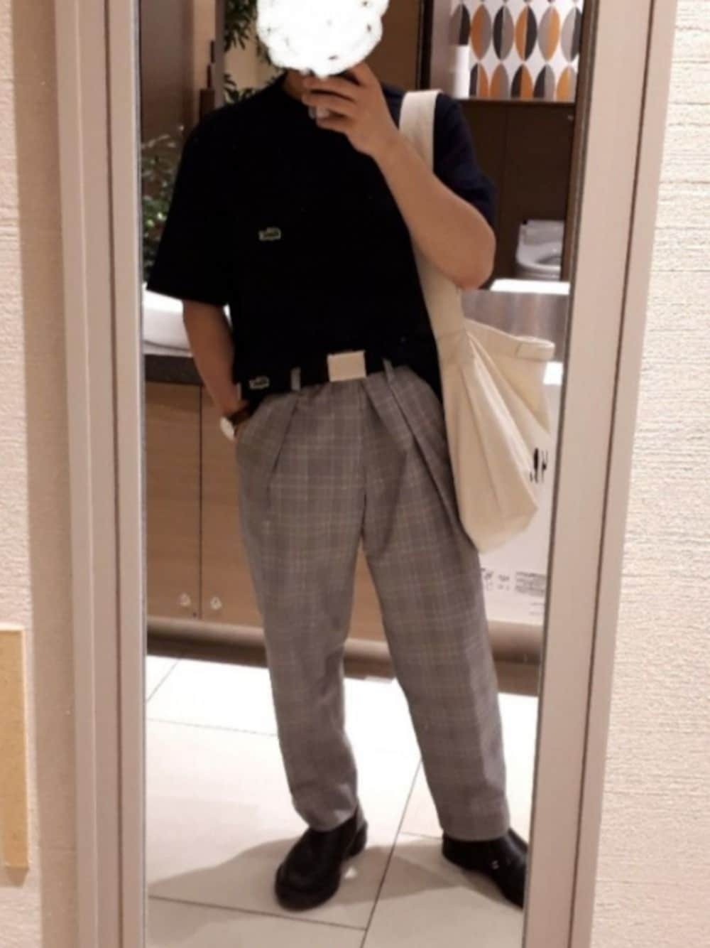 「LACOSTE、BEAMS、チェックパンツ、Dr.Martens、ガチャベルト、きれいめカジュアル、タックイン、夏コーデ、グレンチェック、ワイドパンツ」｜「GUILD PRIMEの【GUILD PRIME】MENS チェックブロッキングトラウザース（その他パンツ、グレー系）」を使った、まこち(相互フォロー、❤返ししてます)さん（メンズ・155cm）の夏コーディネートの1枚目の写真
