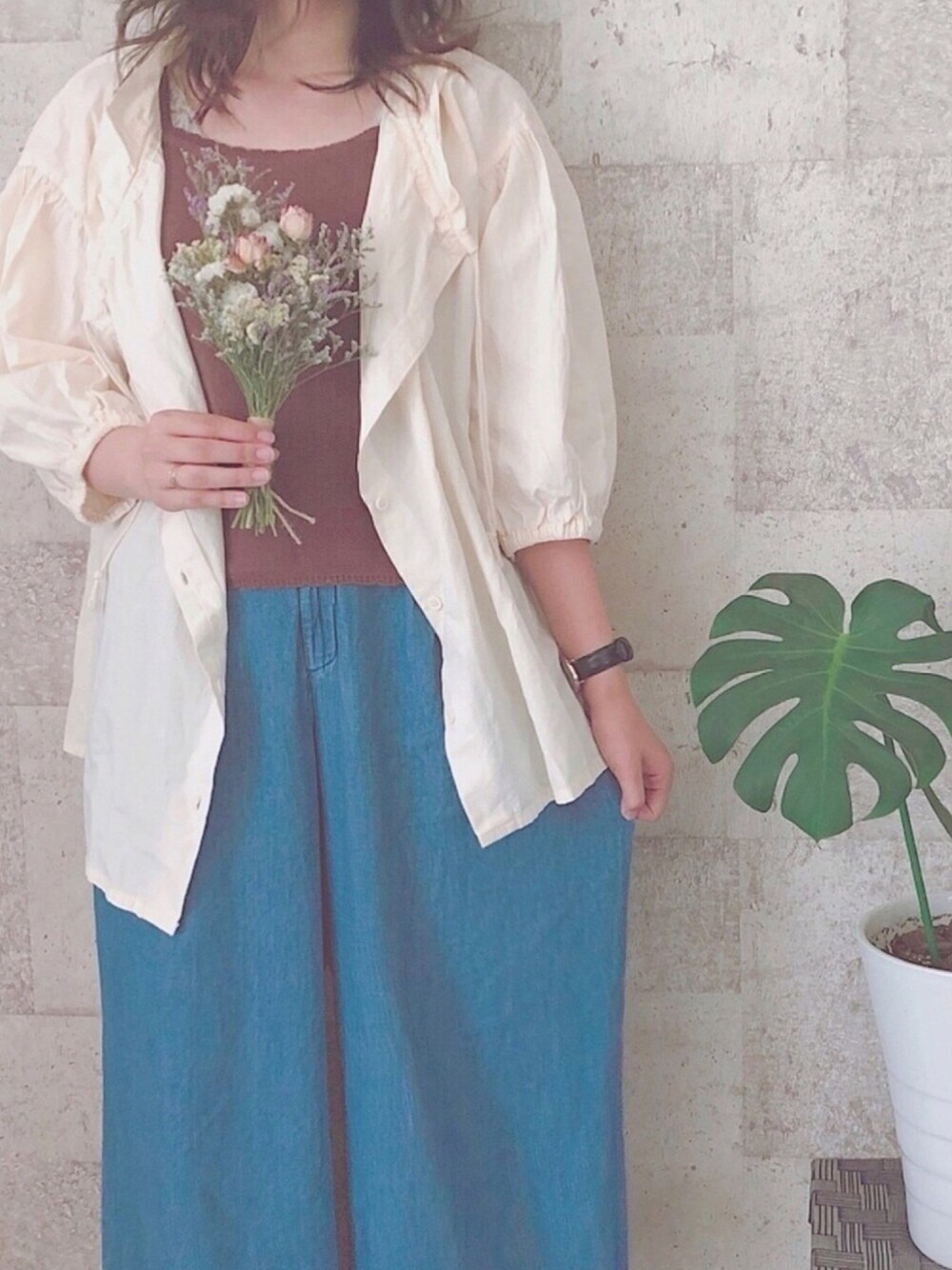 「カジュアル、Kastane、GU、Daniel Wellington、キャミソール、チュニック、パンツスタイル、パンツ、初投稿」｜「Kastaneの衿ひも前あきチュニック（シャツ/ブラウス、ベージュ系）」を使った、あぷさん（レディース・161cm）の夏コーディネートの1枚目の写真
