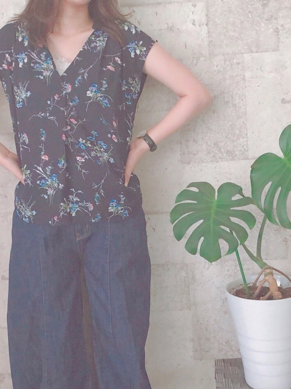 「ViS、who's who chico、RedyAzel、Daniel Wellington」｜「Chicoのレースビスチェトップス（キャミソール、グレー系）」を使った、あぷさん（レディース・161cm）の夏コーディネートの1枚目の写真