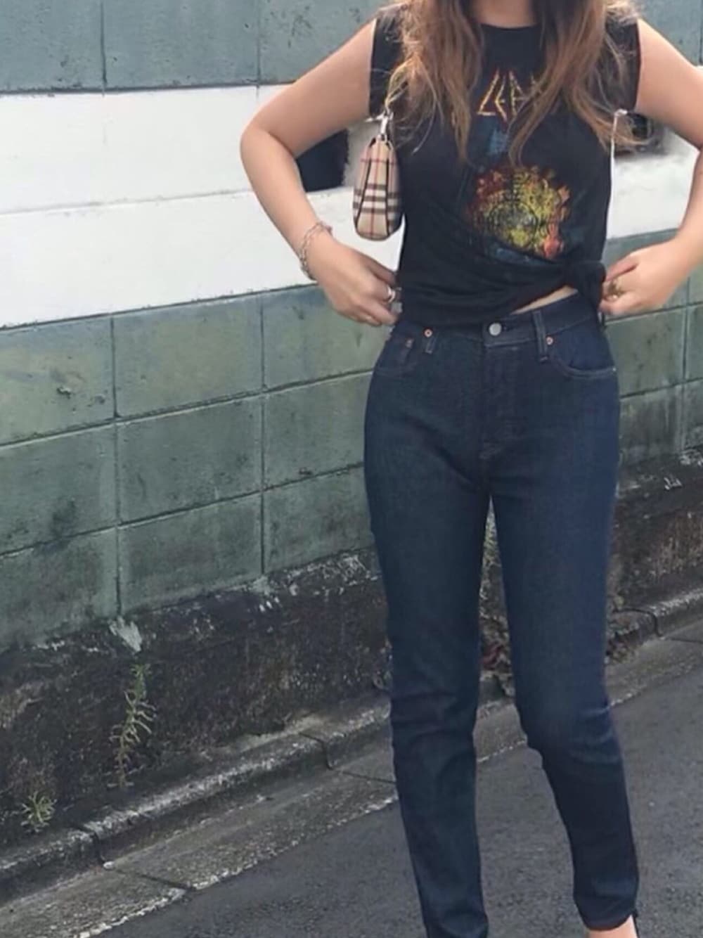 「リーバイス501、501、ハイウエストデニム、バーバリー、GAP、ロックT」｜「Levi'sのアイテム（デニムパンツ、ブルー系）」を使った、zeeさん（レディース・166cm）の秋コーディネートの1枚目の写真