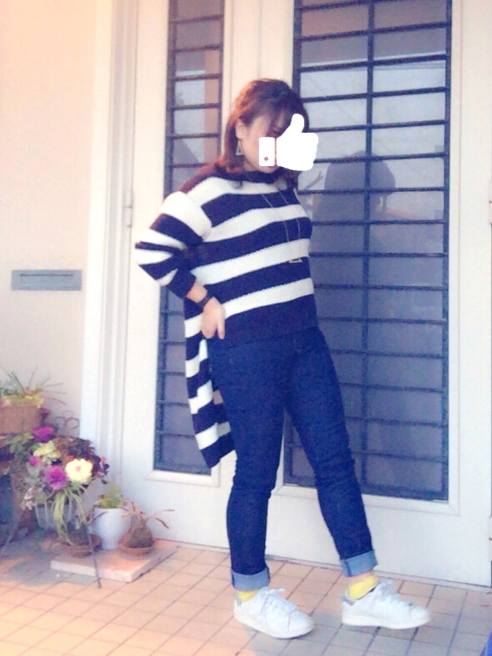 「GU、プチプラ、モノトーン、denim、大人カジュアル、休日スタイル、ootd、スニーカー、スタンスミス、チープカシオ」｜「GUのアイテム（ニット/セーター、ブラック系）」を使った、ゆかたろう◎さん（レディース・152cm）の冬コーディネートの1枚目の写真