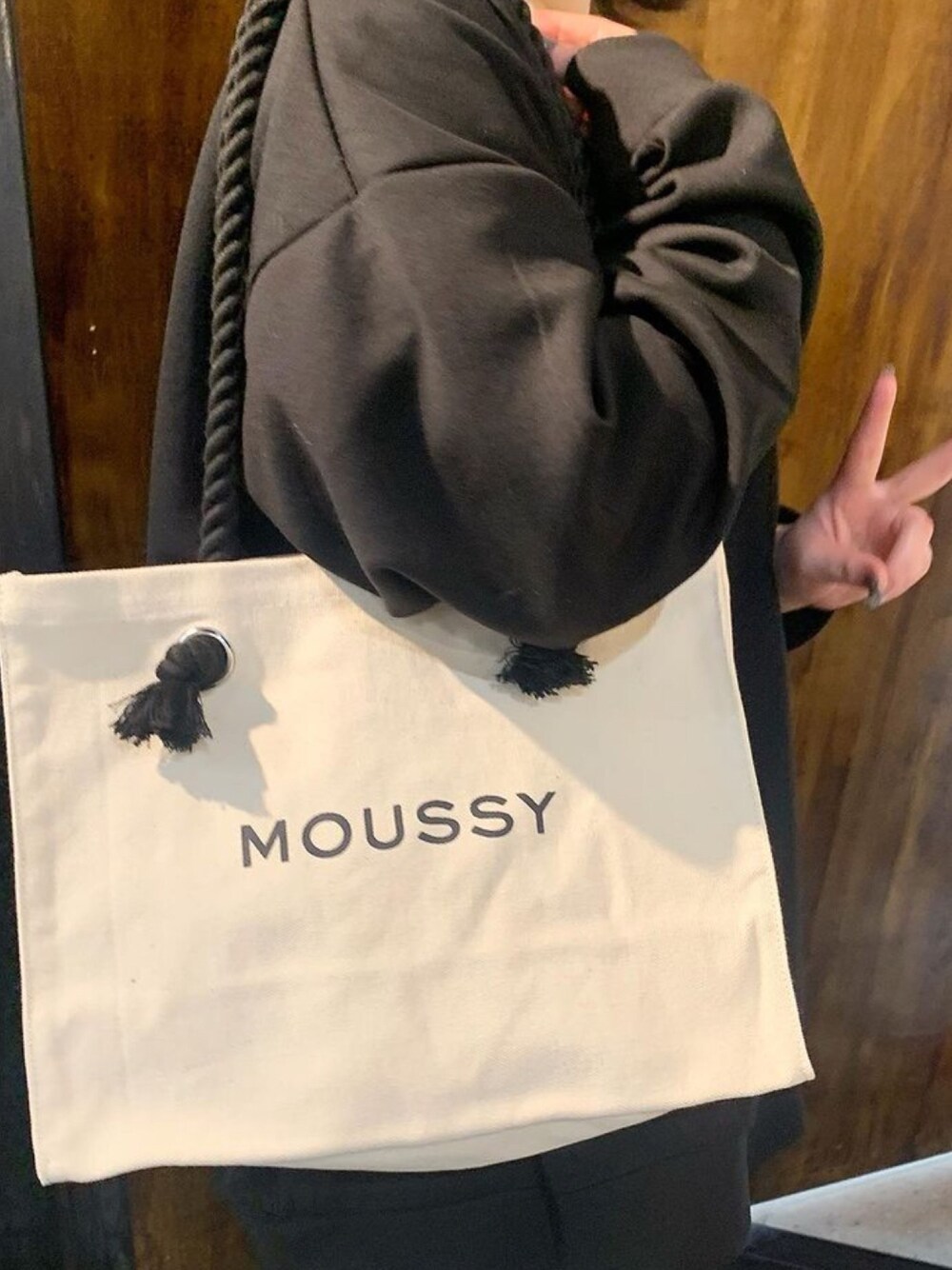 アンダープラウ AEON釧路店さんの「MOUSSY SOUVENIR ショッパー（MOUSSY）」を使ったコーディネート