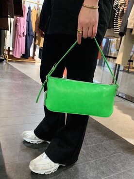 「アイテム（ハンドバッグ、グリーン系）」を使った、アンダープラウ AEON釧路店さん（レディース・168cm）の春コーディネート