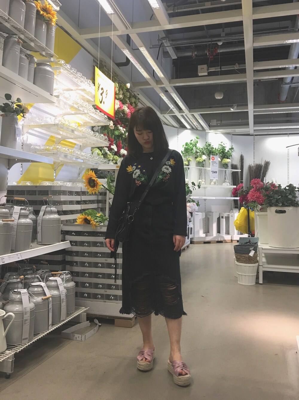 「ラフ」｜「ZARAのアイテム（Tシャツ/カットソー、ブラック系）」を使った、害害怕被剪脚趾甲さん（レディース・158cm）の春コーディネートの1枚目の写真