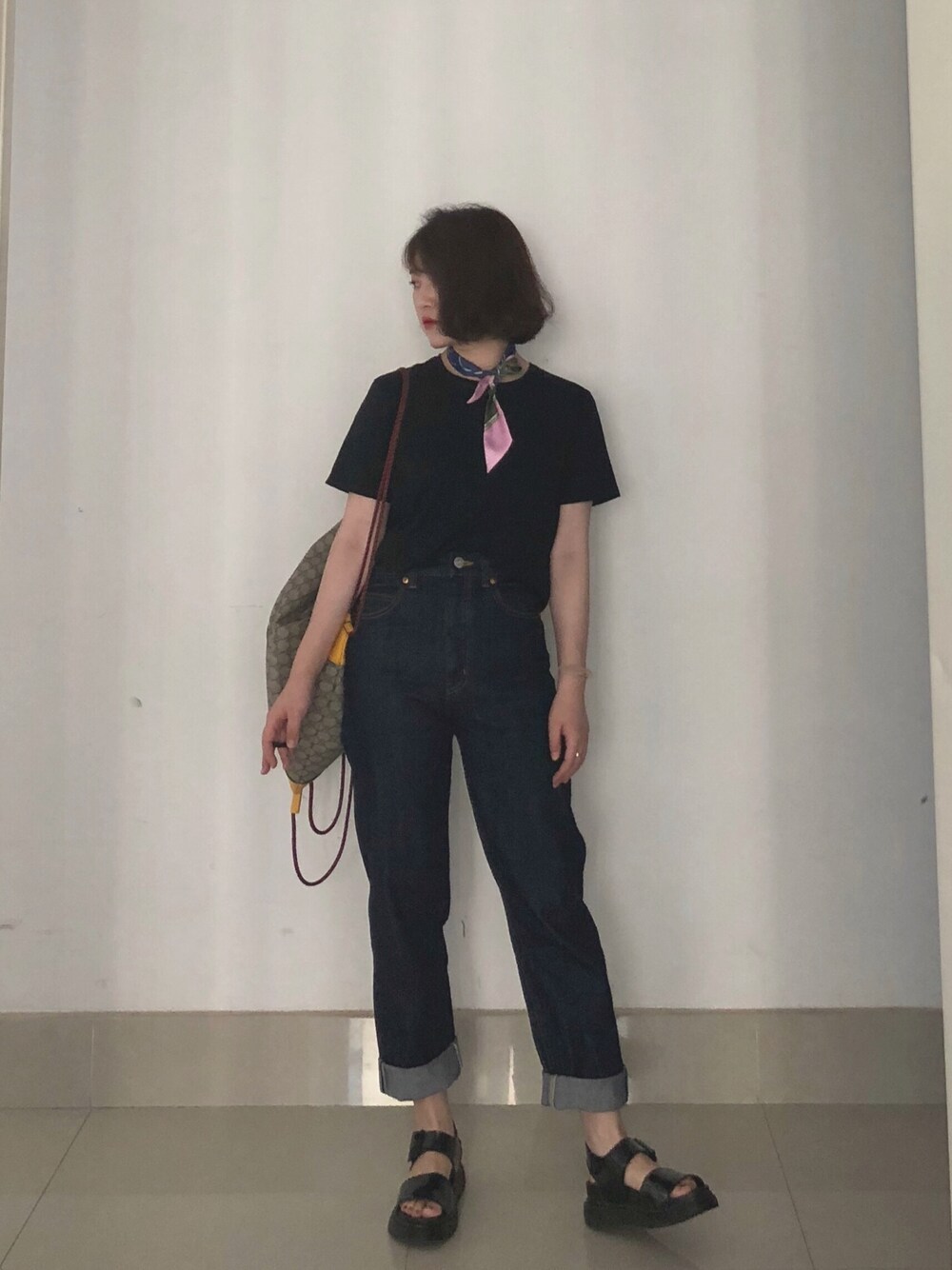 「休日スタイル」｜「MOUSSYのアイテム（デニムパンツ、ブラック系）」を使った、害害怕被剪脚趾甲さん（レディース・158cm）の夏コーディネートの1枚目の写真
