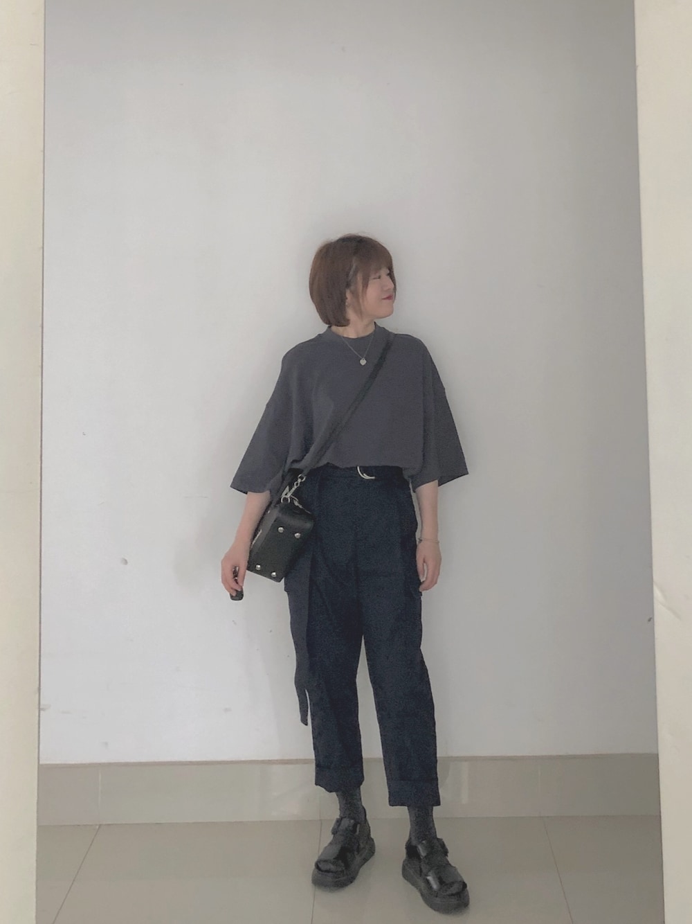 「街头搭配」｜「UNIQLOのアイテム（Tシャツ/カットソー、グレー系）」を使った、害害怕被剪脚趾甲さん（レディース・158cm）の夏コーディネートの1枚目の写真
