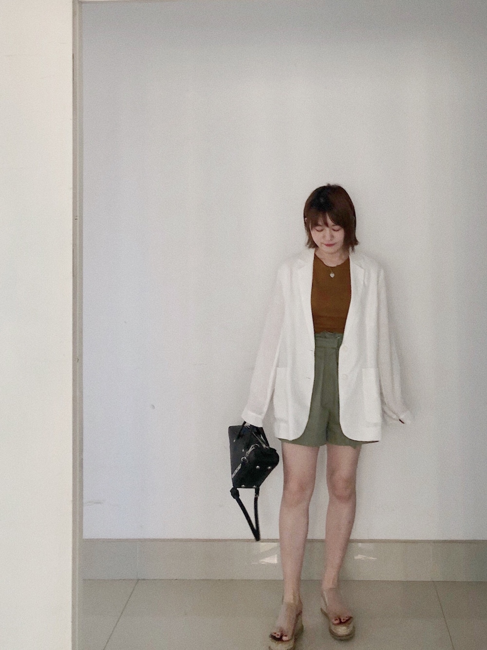 「夏」｜「ZARAのアイテム（タンクトップ、ブラウン系）」を使った、害害怕被剪脚趾甲さん（レディース・158cm）の夏コーディネートの1枚目の写真
