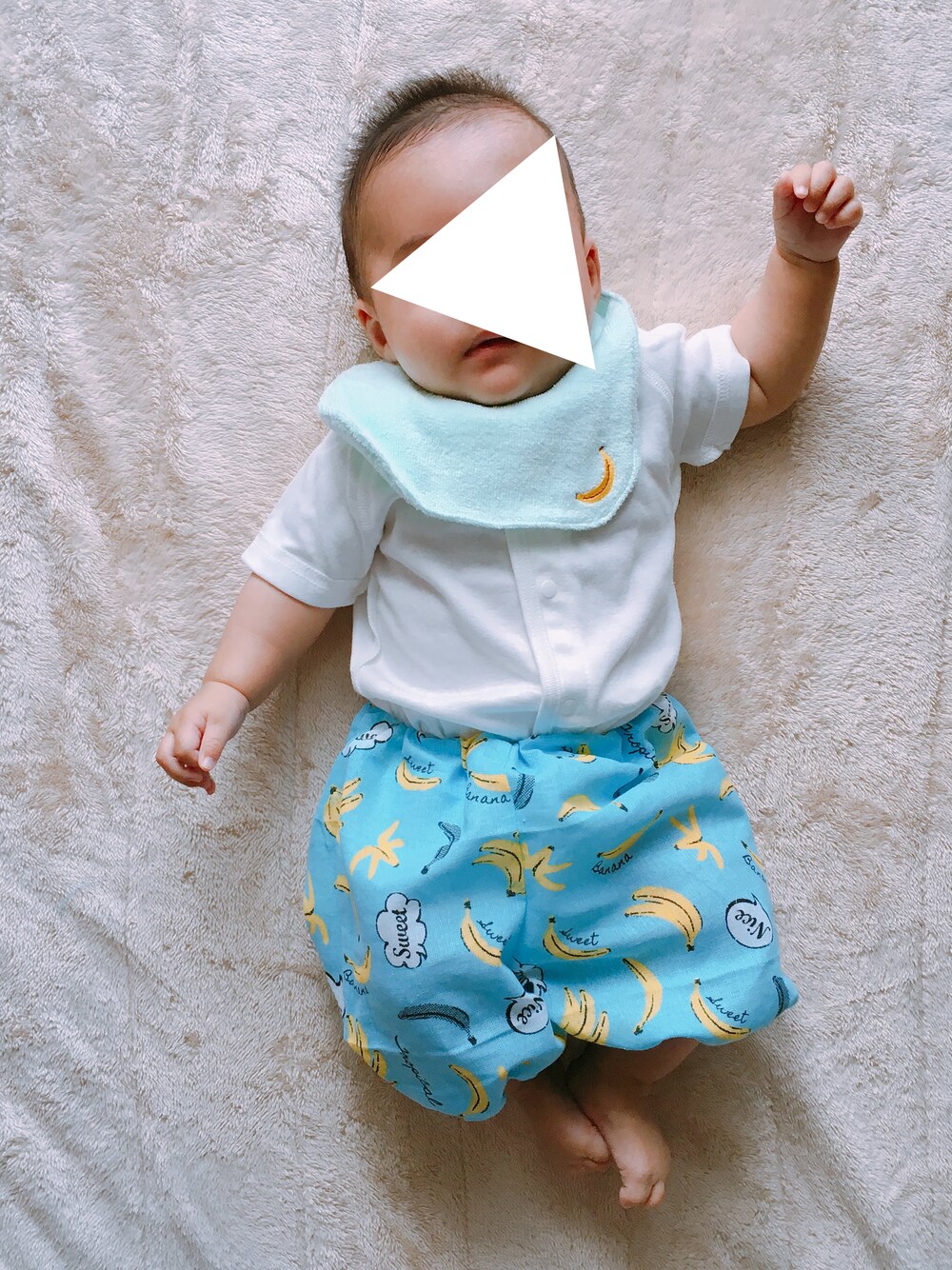 MOさんの「半袖前開きロンパース２枚組 カラーインナー ホワイト×サックス（赤ちゃん本舗）」を使ったコーディネートの1枚目の写真