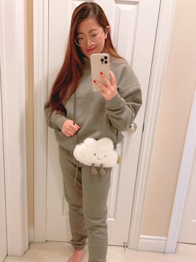 「FOG ESSENTIALS（エフオージーエッセンシャルズ）のアイテム（スウェット）」を使った、ViviaN😊さん（レディース・163cm）の冬コーディネート