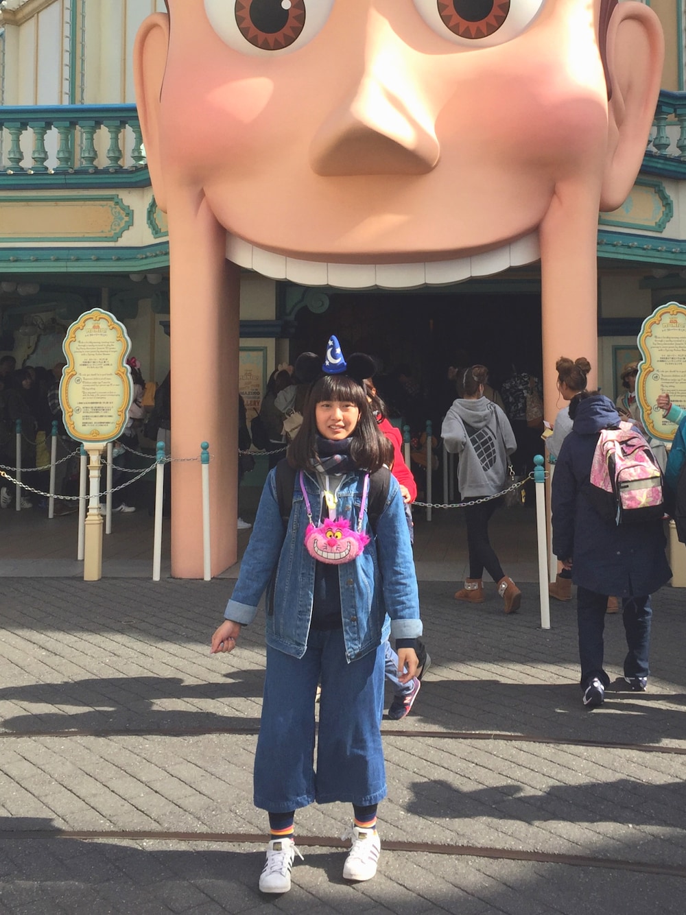 「TOKYO、disney sea、2016、blue、denim」｜「PULL&BEARのアイテム（デニムジャケット、ブルー系）」を使った、VIOLALAさん（レディース・155cm）の春コーディネートの1枚目の写真