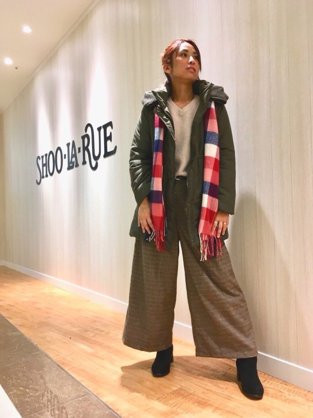 「冬コーデ、シューラルー、カジュアル、アウター、ワイドパンツ、プチプラコーデ、fashion、SALE、もこもこ、ドレスキップ」｜「Cutie Blondeのリブフード付中綿コート（ダウンジャケット/コート、グリーン系）」を使った、MINMINさん（レディース・165cm）の冬コーディネートの1枚目の写真