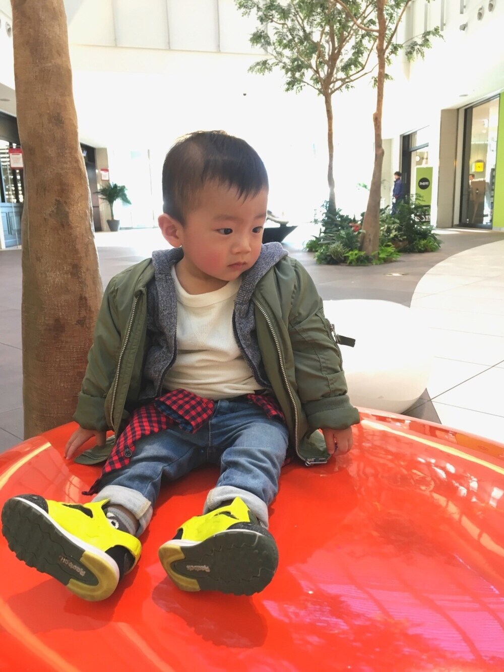 「キッズコーデ、男の子、MA-1、babygap、西松屋、H&M、reebok」｜「babyGAPのアイテム（パーカー、グレー系）」を使った、yukajyuさん（キッズ・70cm）の冬コーディネートの1枚目の写真