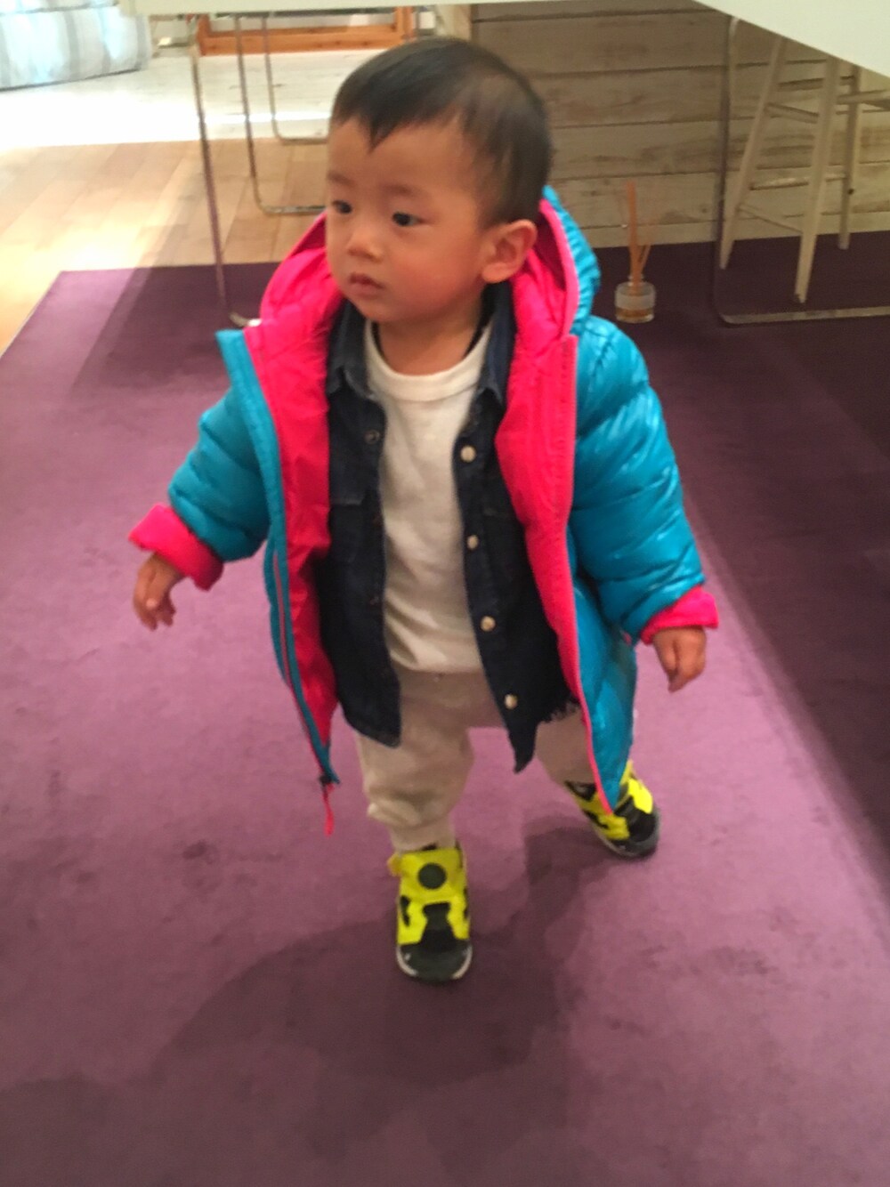 「キッズコーデ、patagonia、男の子、babygap、reebok、西松屋、ダウンジャケット」｜「patagoniaのpatagonia/パタゴニア Baby Hi-Loft Down                 （ダウンジャケット/コート、ブルー系）」を使った、yukajyuさん（キッズ・70cm）の冬コーディネートの1枚目の写真