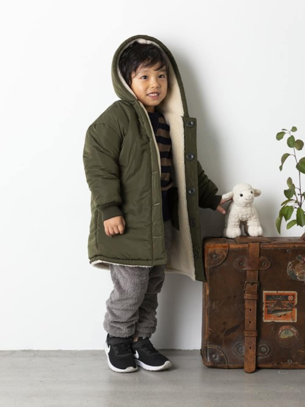 「アウター、ボーダー、ボア、冬コーデ、リバーシブル、キッズコーデ、男の子、秋コーデ、メイクユアデイ、make your day」｜「MAKE YOUR DAYのリバーシブルボアコート（その他アウター、グリーン系）」を使った、makeyourday_officialさん（キッズ・103cm）の秋コーディネートの1枚目の写真