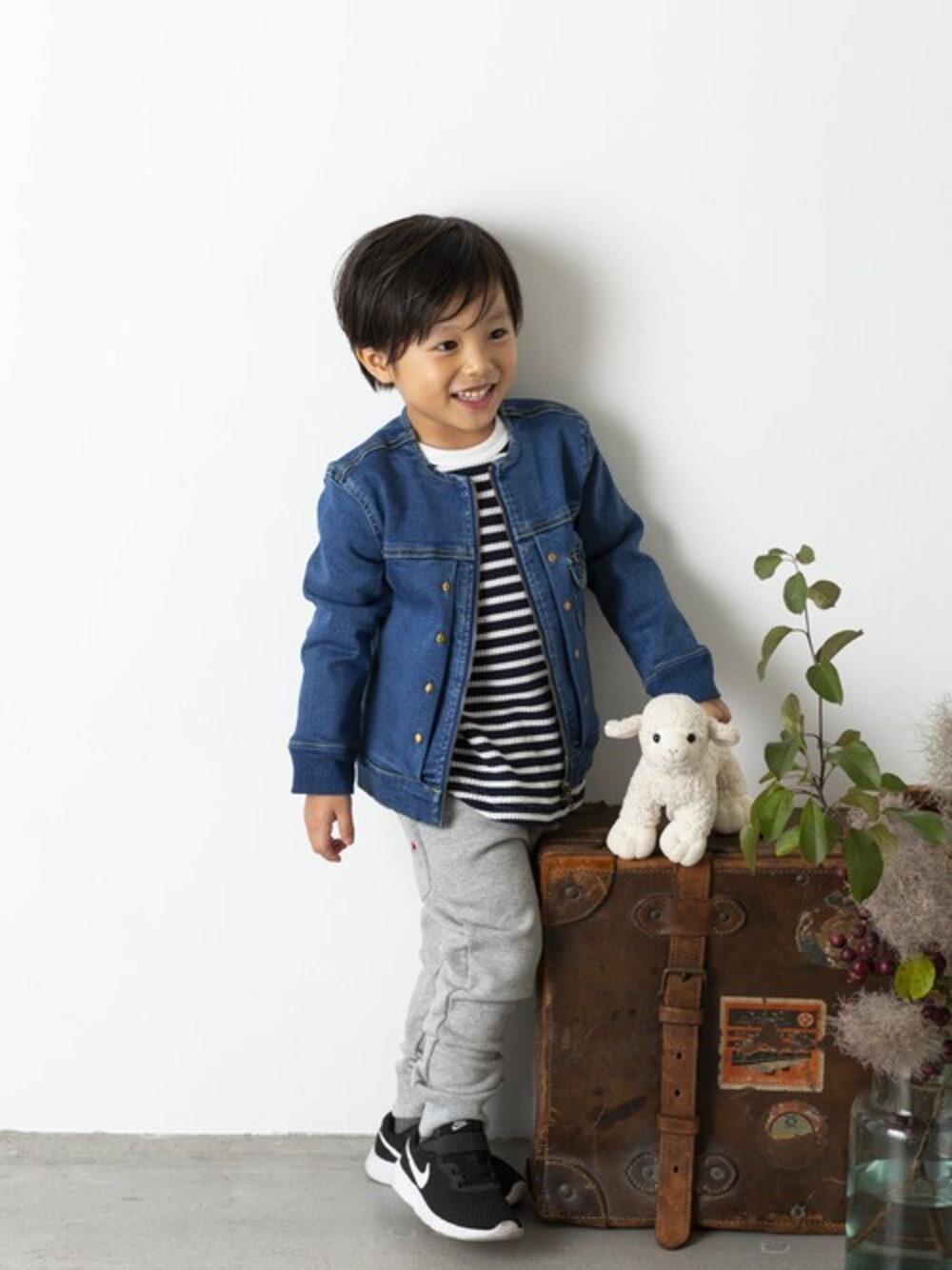 「スウェットパンツ、デニム、ボーダー、キッズコーデ、男の子、春コーデ、ワッフル、秋コーデ、メイクユアデイ、make your day」｜「MAKE YOUR DAYのワッフル先染ボーダーTシャツ（Tシャツ/カットソー、ブルー系）」を使った、makeyourday_officialさん（キッズ・110cm）の冬コーディネートの1枚目の写真