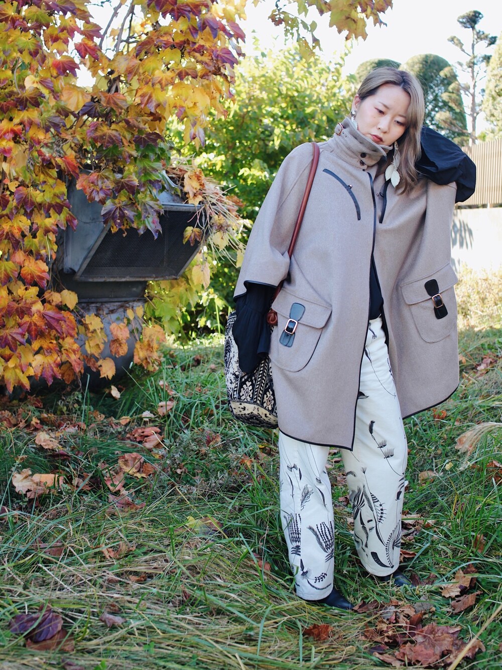 「SUÉSADA、秋のコーデ、オトナカジュアル、ポンチョコート、driesvannoten」｜「SUÉSADAのアイテム（ポンチョ、グレー系）」を使った、ayupyさん（レディース・162cm）の秋コーディネートの1枚目の写真