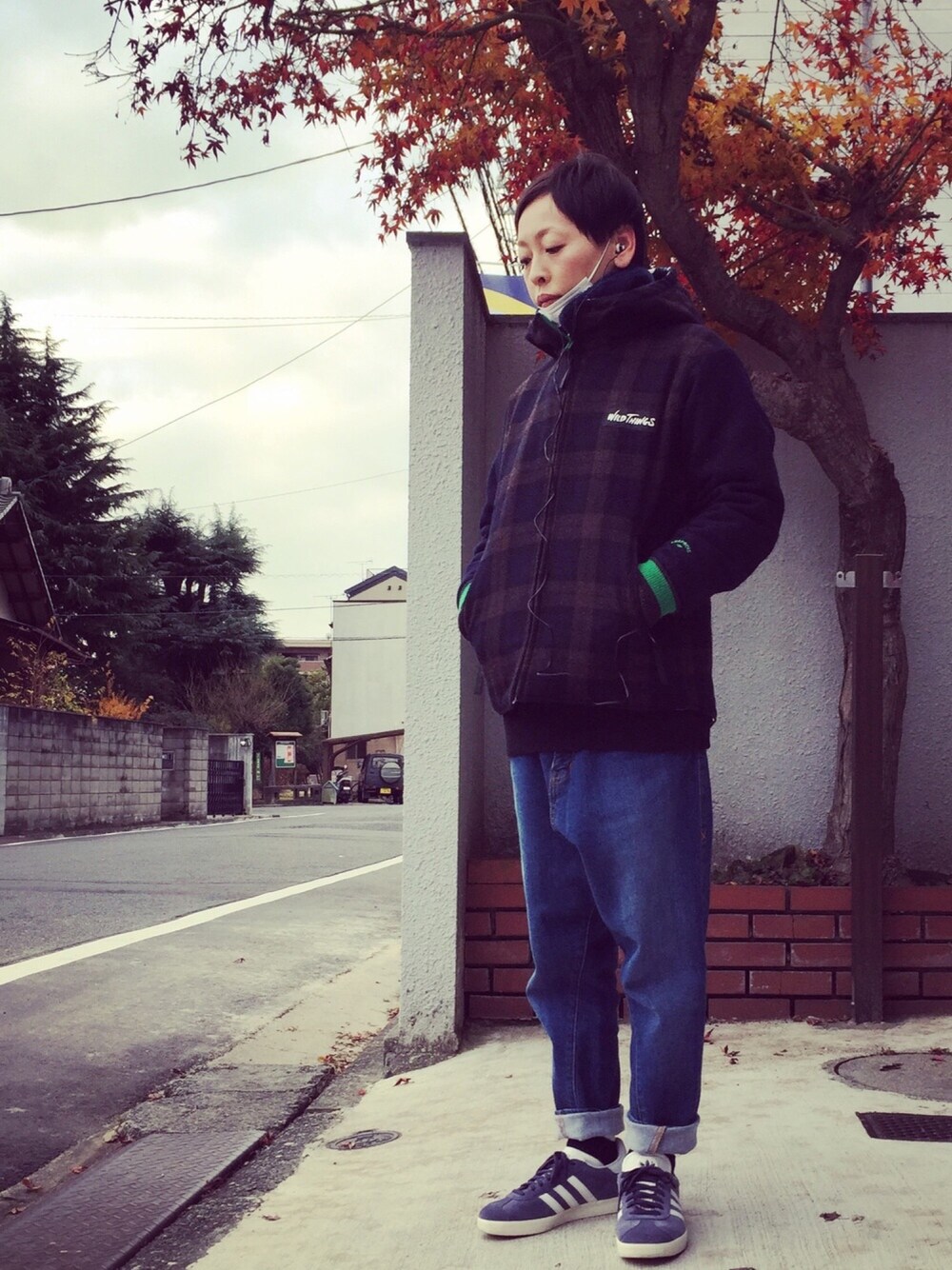 「FRAPBOIS、adidas、GAZZELE」｜「FRAPBOISのFRAPBOIS×WILD THINGS（ダウンジャケット/コート、ブルー系）」を使った、0309さん（レディース・155cm）の冬コーディネートの1枚目の写真