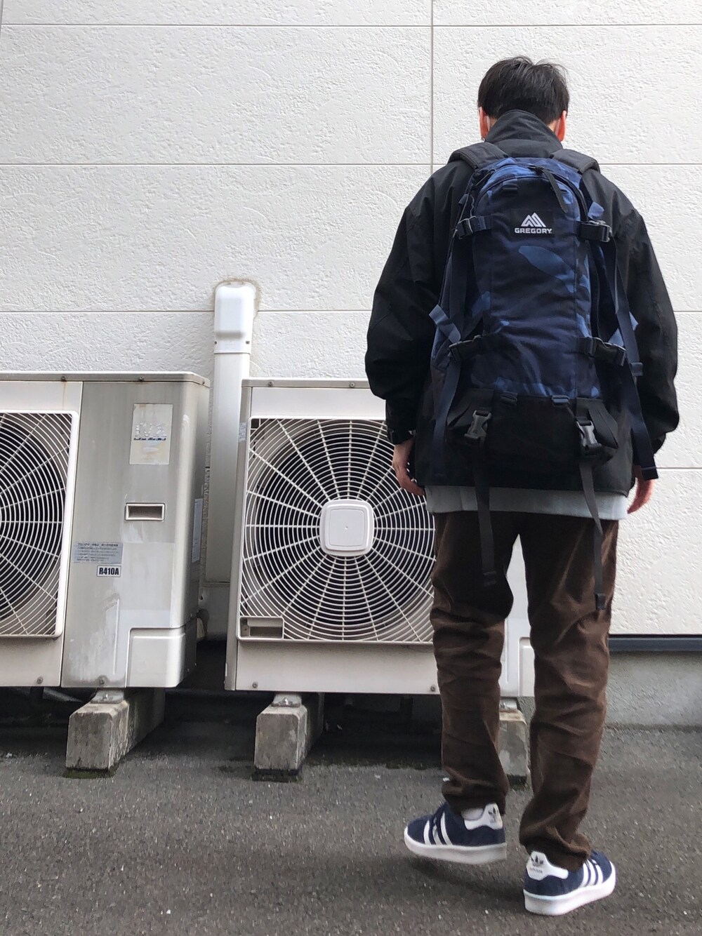「SOPHNET.、Gregory、descendant、uniform experiment」｜「SOPHNET.のアイテム（バックパック/リュック、ブルー系）」を使った、0309さん（レディース・155cm）の冬コーディネートの1枚目の写真