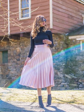 「MSGM（エムエスジーエム）のアイテム（スカート）」を使った、Ayesha Sidさん（レディース・173cm）の春コーディネート