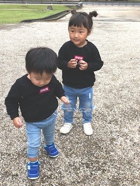 「EDWIN（エドウィン）のアイテム（トップス、ブラック系）」を使った、スボンシポプさん（キッズ）の秋コーディネート