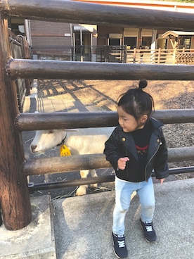 「Birthday（バースデイ）のアイテム（ライダースジャケット、ブラック系）」を使った、スボンシポプさん（キッズ）の秋コーディネート