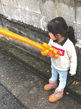 「EDWIN（エドウィン）のアイテム（トップス、ホワイト系）」を使った、スボンシポプさん（キッズ）の秋コーディネート