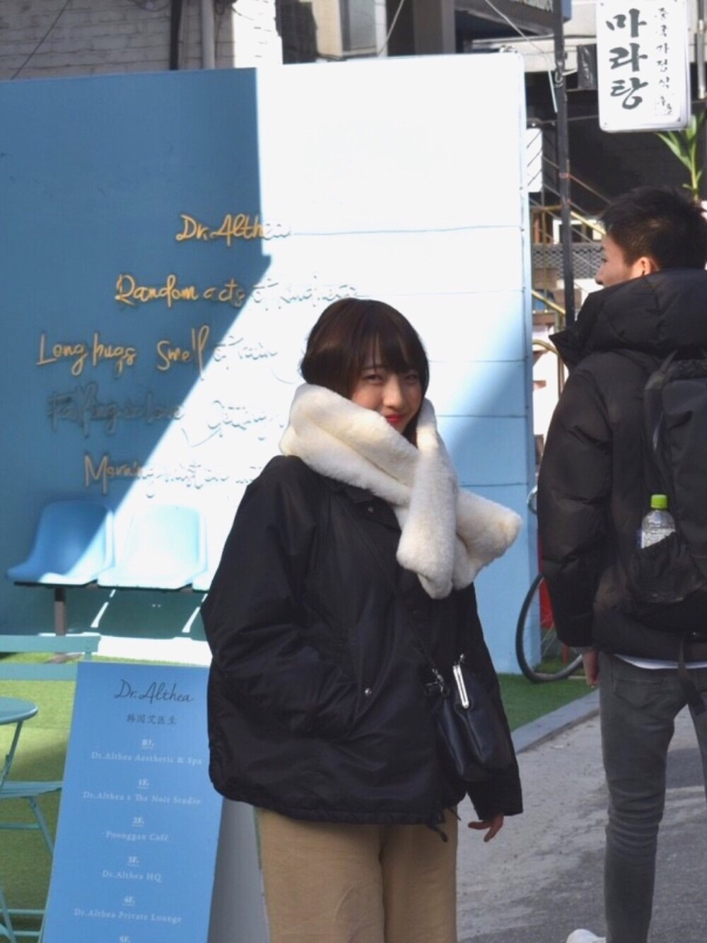 「MILKFED.のA LINE COACH JACKET（ナイロンジャケット、レッド系）」を使った、riyoさん（レディース・155cm）の春コーディネートの1枚目の写真