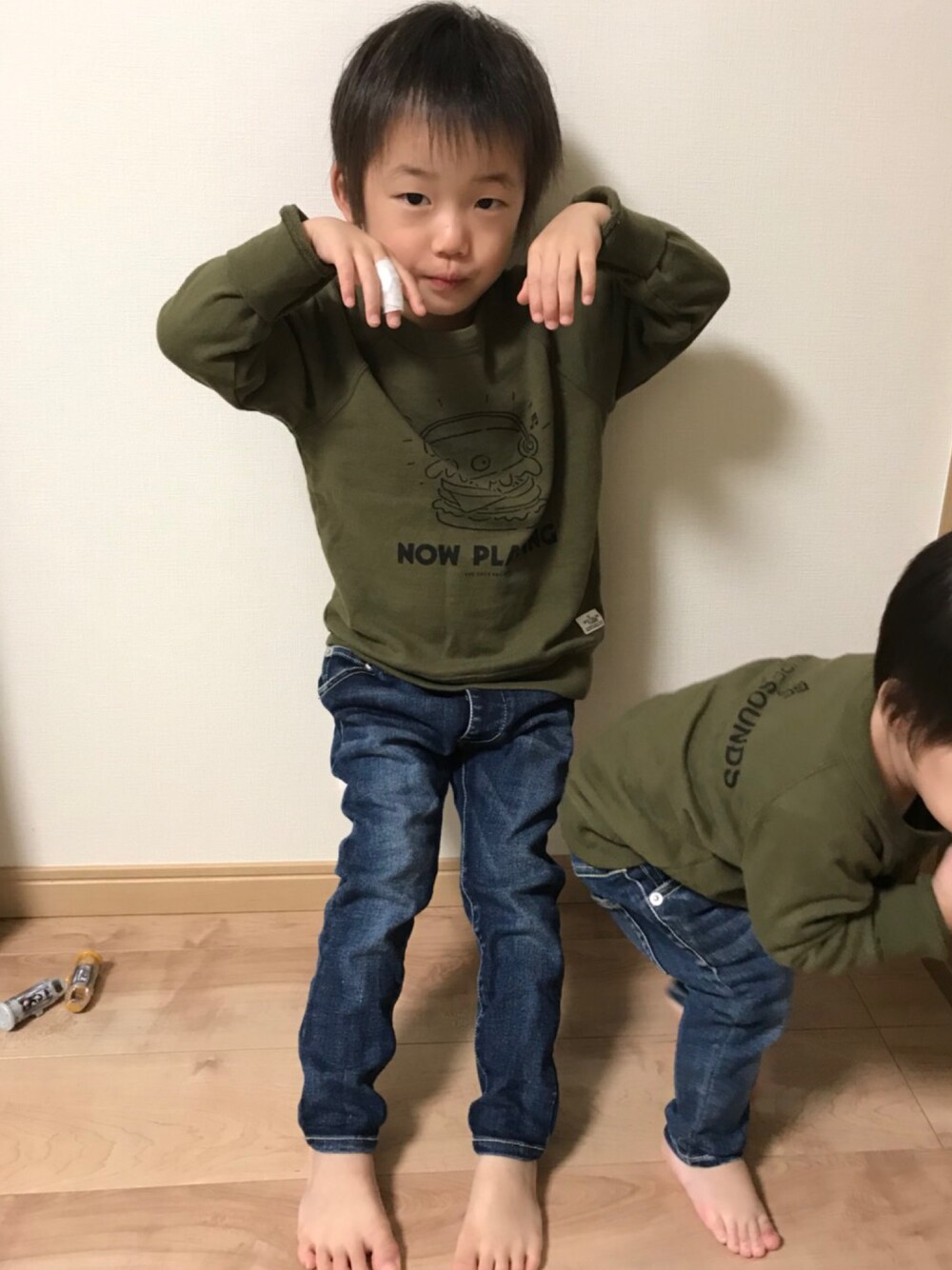「wearhalloween2017、おばけ」｜「quoti use fithの色落ちストレッチデニムスリムパンツ（デニムパンツ、ブルー系）」を使った、papa0429さん（メンズ・100cm）の秋コーディネートの1枚目の写真