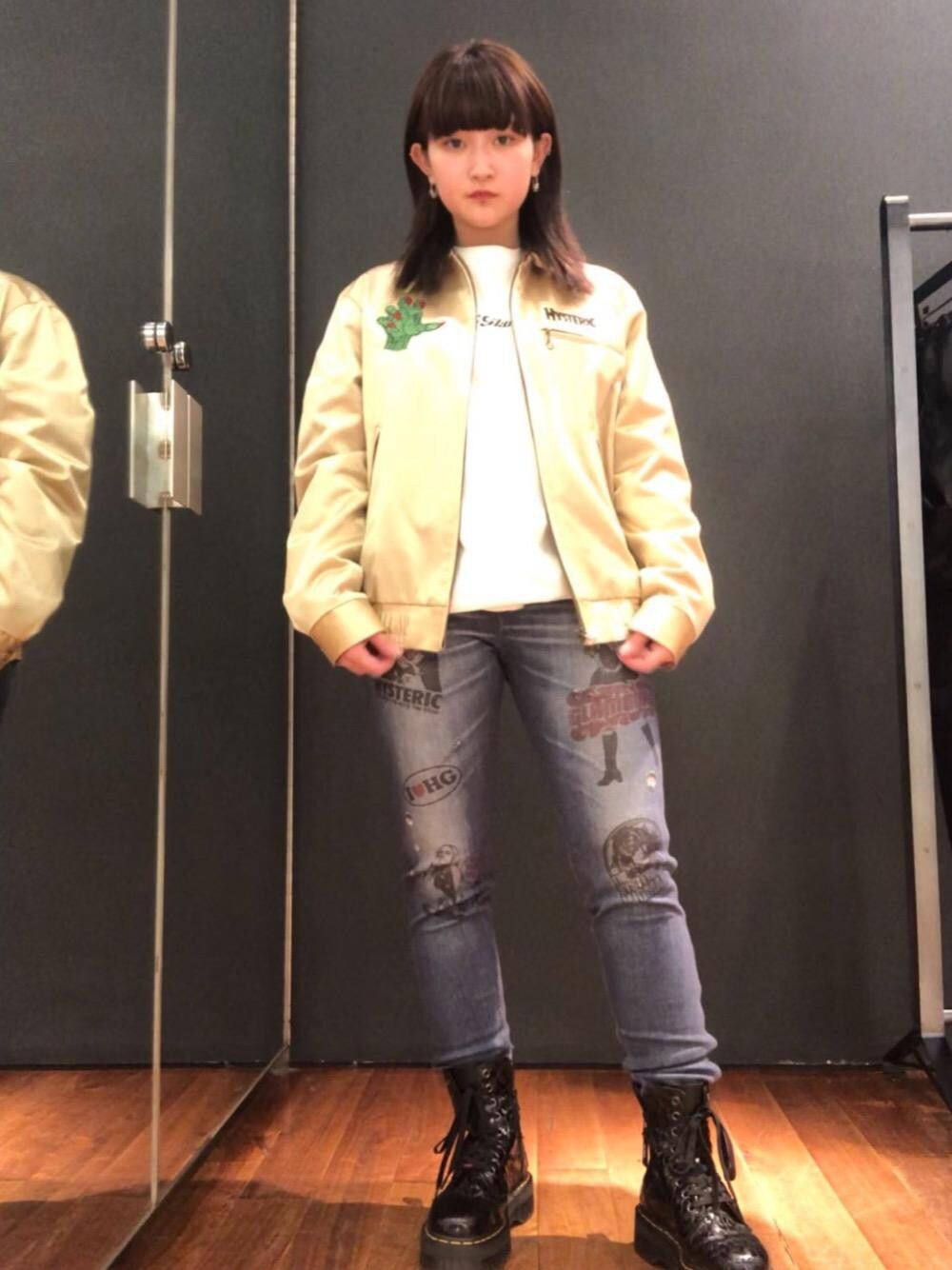 「スウェット、ジャケット、ヒステリックグラマー、アメカジコーデ、hysteric glamour」｜「HYSTERIC GLAMOURのWHISKY柄 リバーシブルスウェットパンツ（その他パンツ、その他）」を使った、トキワさん（レディース・155cm）の冬コーディネートの1枚目の写真