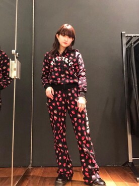「ロックコーデ」｜「アイテム（スウェットパンツ）」を使った、トキワさん（レディース・155cm）の冬コーディネート