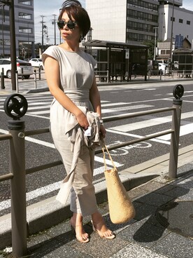 「アイテム（つなぎ/オールインワン、ベージュ系）」を使った、福持奈津美さん（レディース・157cm）の夏コーディネート
