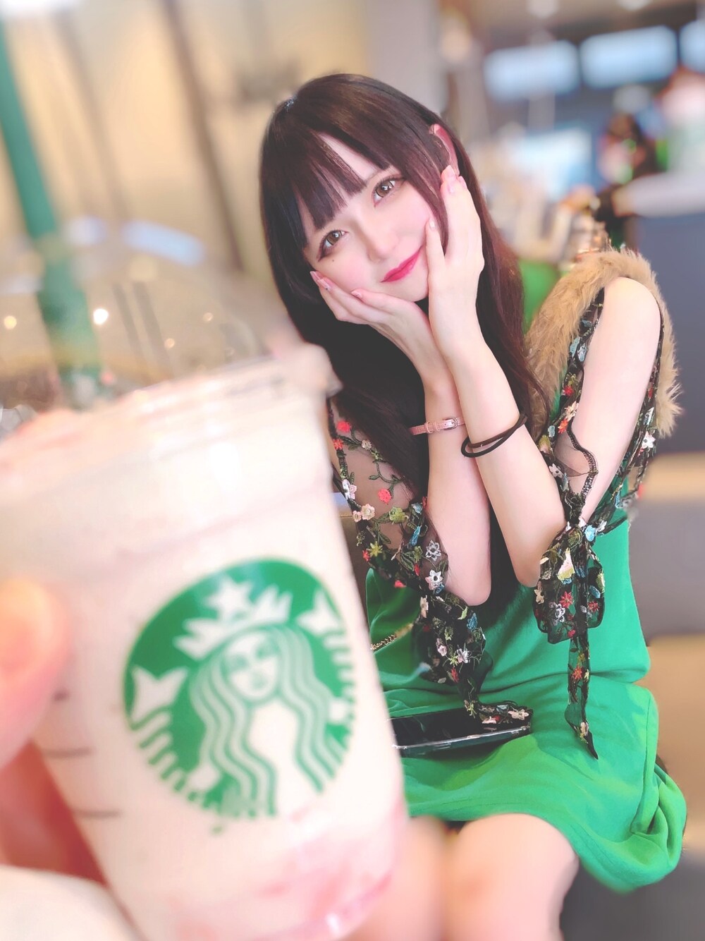 「デート」｜「MILLION CARATSのカラーカットソー花柄チュールワンピース（ワンピース、グリーン系）」を使った、ゆいたんさん（レディース・158cm）の冬コーディネートの1枚目の写真