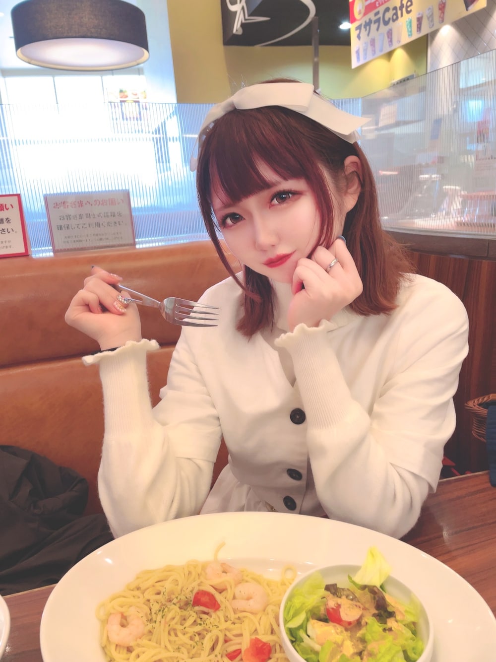 「TITTY&CO.のアイテム（トップス、ホワイト系）」を使った、ゆいたんさん（レディース・158cm）の春コーディネートの1枚目の写真