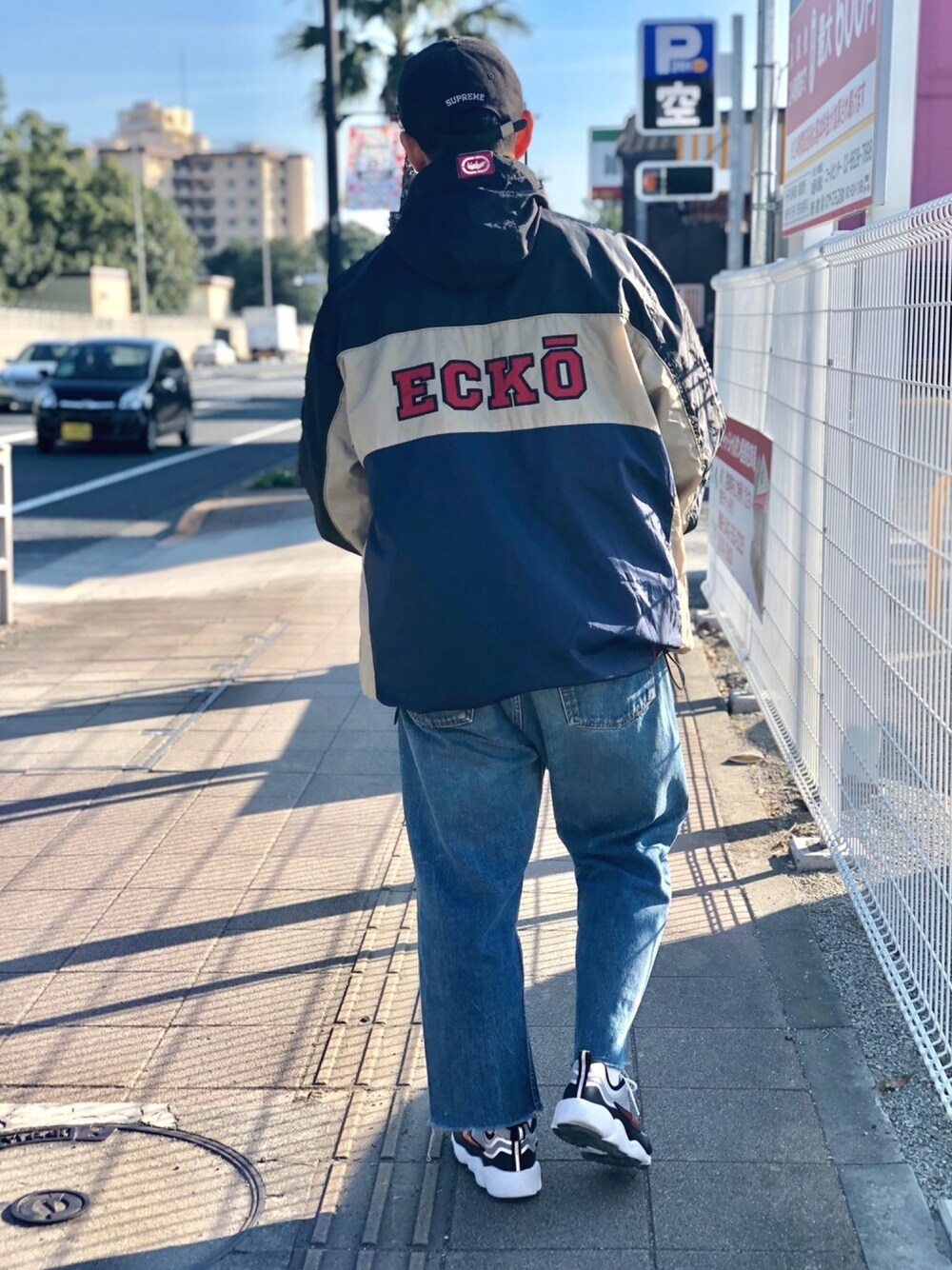 「アノラックパーカー、デニム、supreme、スニーカーコーデ、used、ストリート、Levi's、カットオフデニム」｜「NIKEのNIKE AIR ZOOM SPIRIDON '16(926955-002)【ナイキ エア ズーム スピリドン '16】（スニーカー、グレー系）」を使った、Harakiさん（メンズ・175cm）の冬コーディネートの1枚目の写真