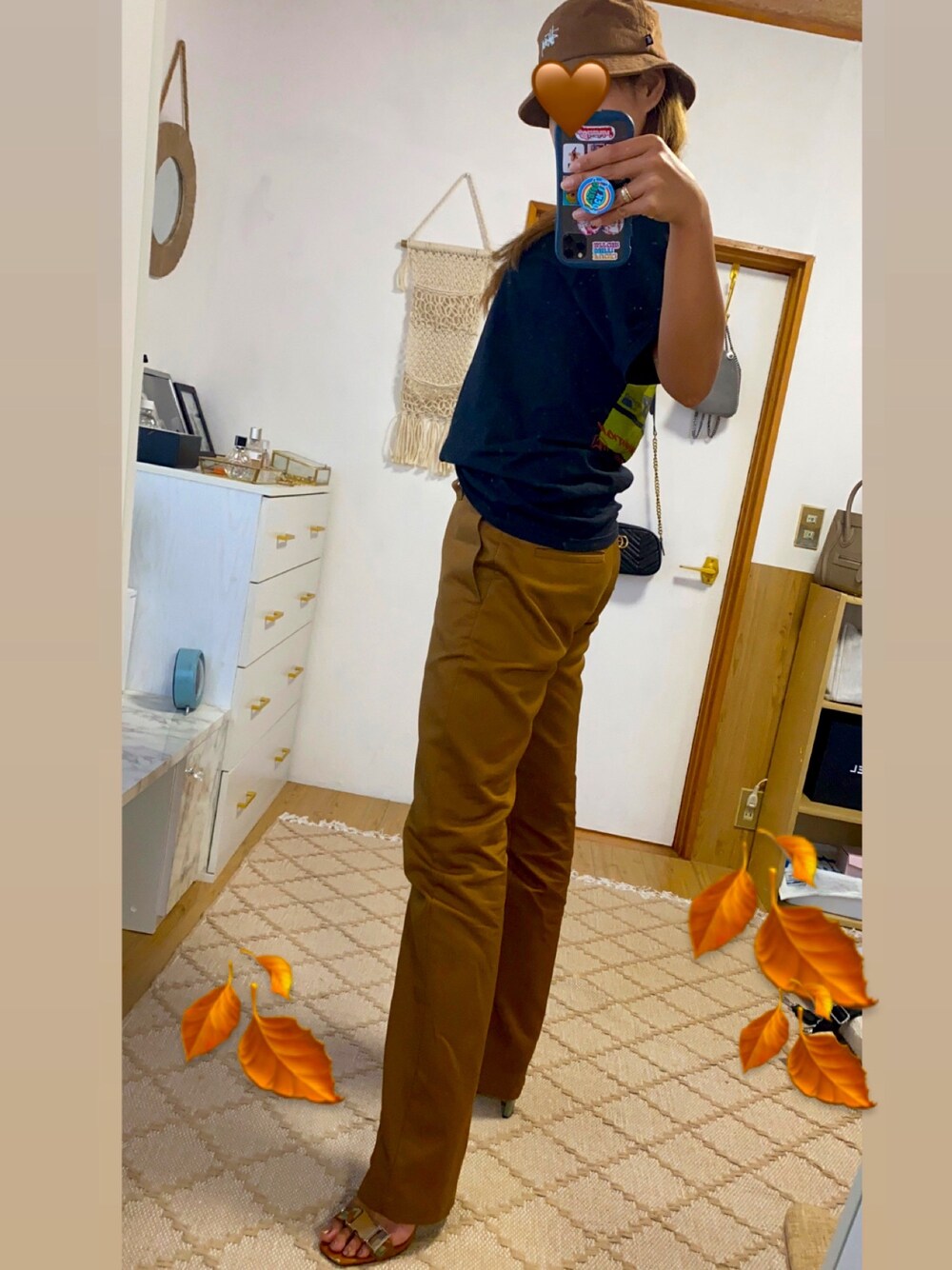 「秋コーデ、今日のコーデ、高身長女子」｜「Dickiesのアイテム（チノパンツ、ブラウン系）」を使った、riiikaさん（レディース・168cm）の秋コーディネートの1枚目の写真