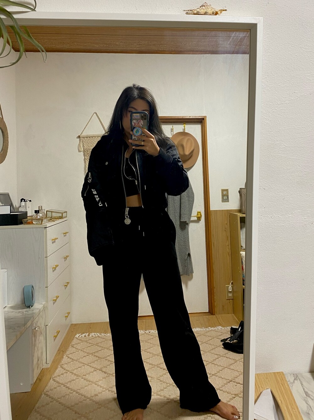 「カジュアルコーデ、ラクチンコーデ、高身長女子」｜「DIESELのアイテム（MA-1、ブラック系）」を使った、riiikaさん（レディース・168cm）の秋コーディネートの1枚目の写真