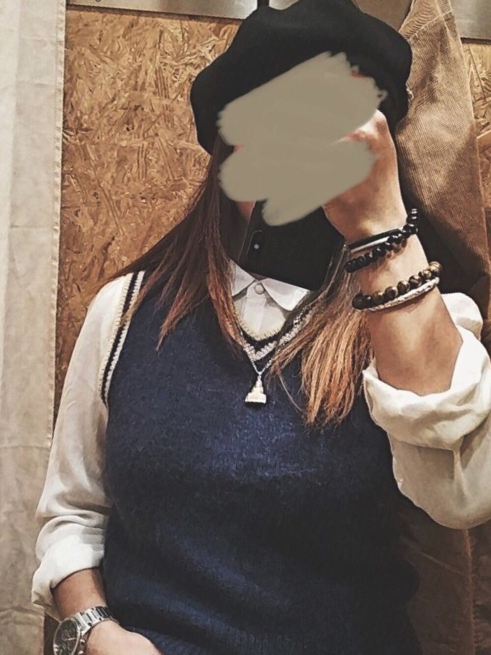 「girl、VINTAGE、school look、cardigan、oldskool、beret」｜「CLAUDIE PIERLOTのアイテム（シャツ/ブラウス、ホワイト系）」を使った、박 숭기야さん（レディース・163cm）の冬コーディネートの1枚目の写真