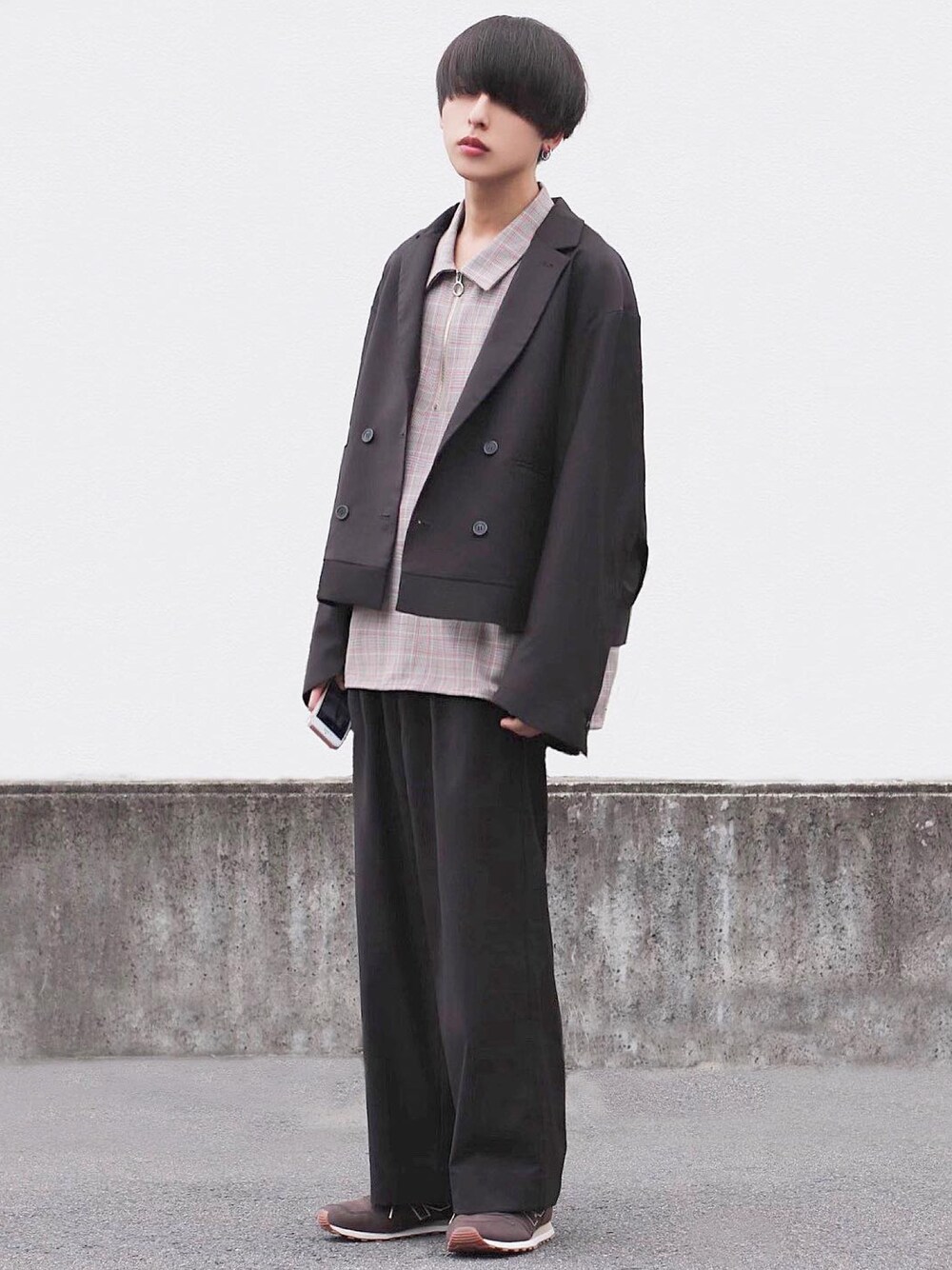 「秋コーデ、セットアップ、ブラウン、チェック」｜「BASQUE magentaの【BASQUE -enthusiastic design-】ビッグシルエット ハーフジップ アノラックジャケット（シャツ/ブラウス、ブラウン系）」を使った、ろむしさん（メンズ・174cm）の秋コーディネートの1枚目の写真