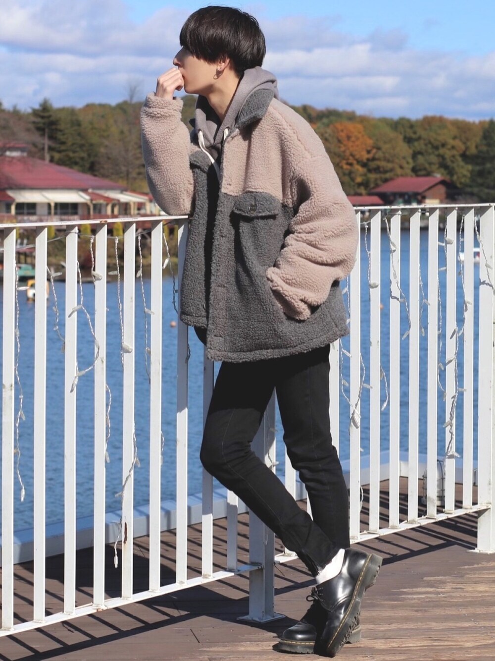 「秋冬コーデ、ボア、黒、ベージュ、いいね、save、フォローお願いします🤑」｜「THE MORNING AFTERの[ WEARISTA ろむし × T.M.A LAB ] BICOLOR HAEVY BOA BLOUSON / 配色切替 ヘヴィーボアブルゾン（ブルゾン、グレー系）」を使った、ろむしさん（メンズ・174cm）の秋コーディネートの1枚目の写真