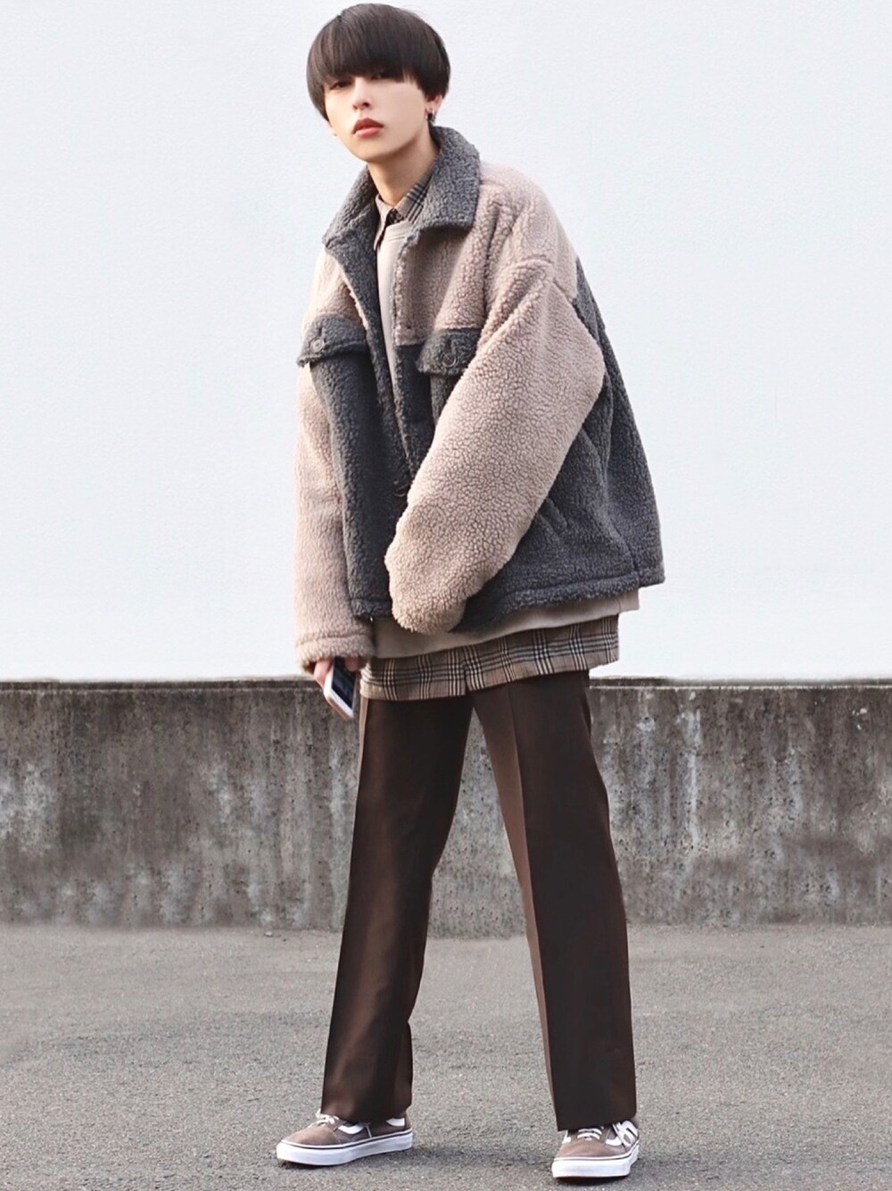 「THE MORNING AFTERの[ WEARISTA ろむし × T.M.A LAB ] BICOLOR HAEVY BOA BLOUSON / 配色切替 ヘヴィーボアブルゾン（ブルゾン、グレー系）」を使った、ろむしさん（メンズ・174cm）の冬コーディネートの1枚目の写真