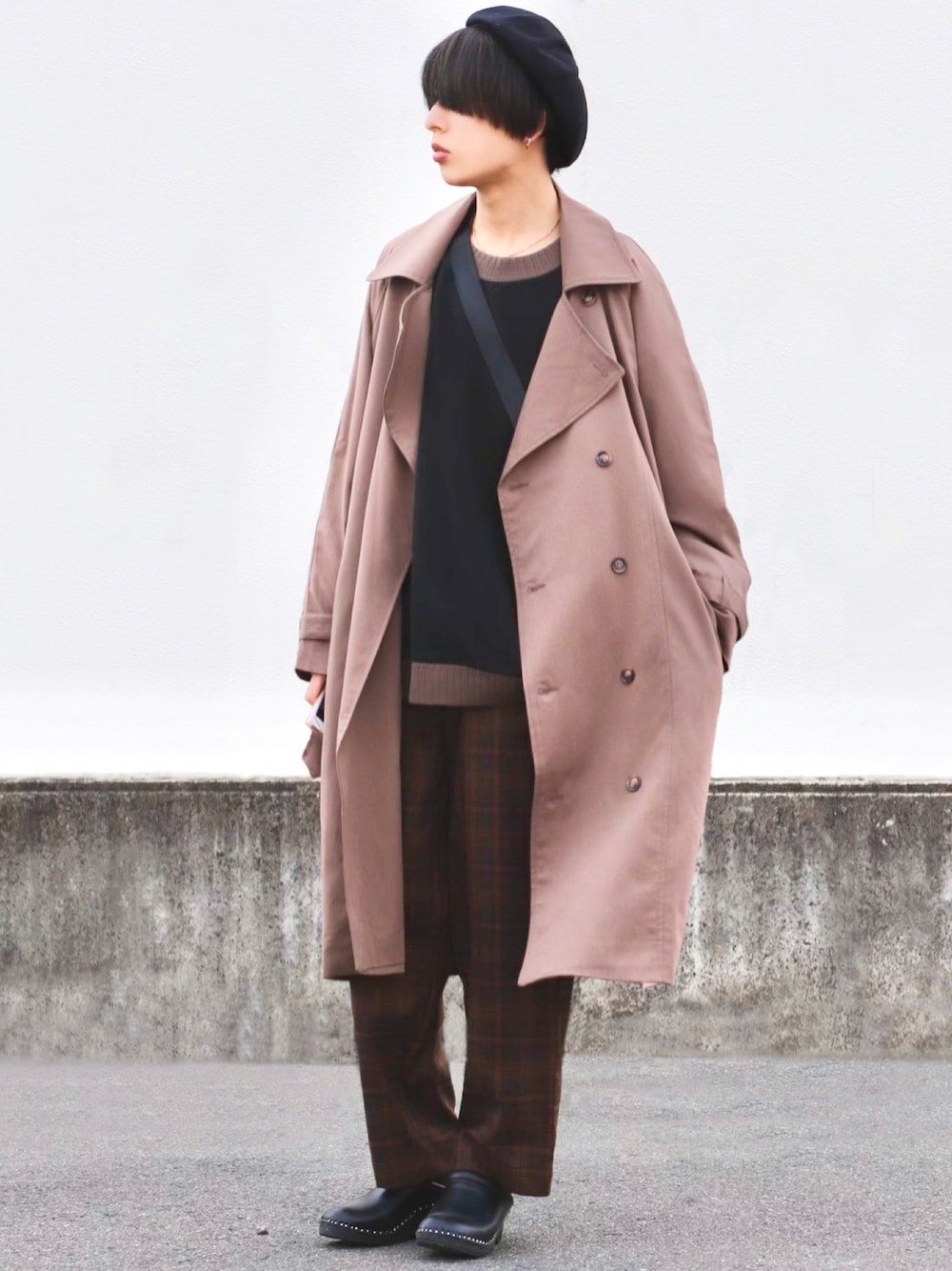 「ブラウン色に染まれ、ブラウン」｜「CASPER JOHNのLoose Trench Coat/ルーズトレンチコート（トレンチコート、ブラウン系）」を使った、ろむしさん（メンズ・174cm）の冬コーディネートの1枚目の写真