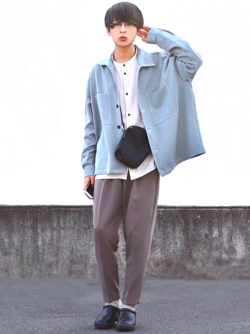 「いいね、save、フォローお願いします🤑、ペールトーン、はるコーデ、パステル映える春」｜「EMMA CLOTHESのTRストレッチ ビッグステッチ L/Sオーバーボックス CPOシャツジャケット（シャツ/ブラウス、ブルー系）」を使った、ろむしさん（メンズ・174cm）の春コーディネートの1枚目の写真