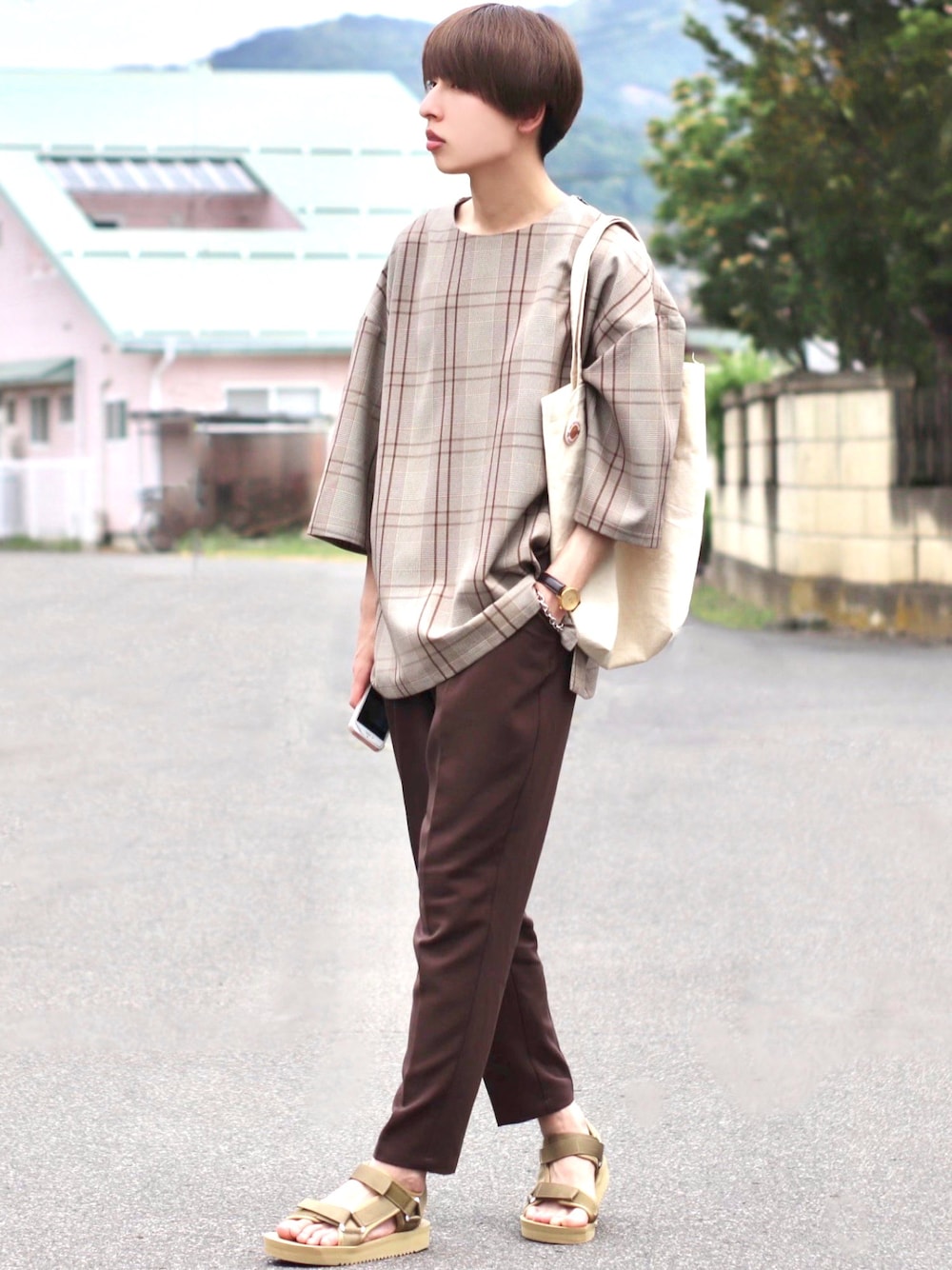 「CASPER JOHNのShoulder-zip Tetoron Rayon Pull Over/ショルダージップTRプルオーバー（Tシャツ/カットソー、ブラウン系）」を使った、ろむしさん（メンズ・174cm）の春コーディネートの1枚目の写真