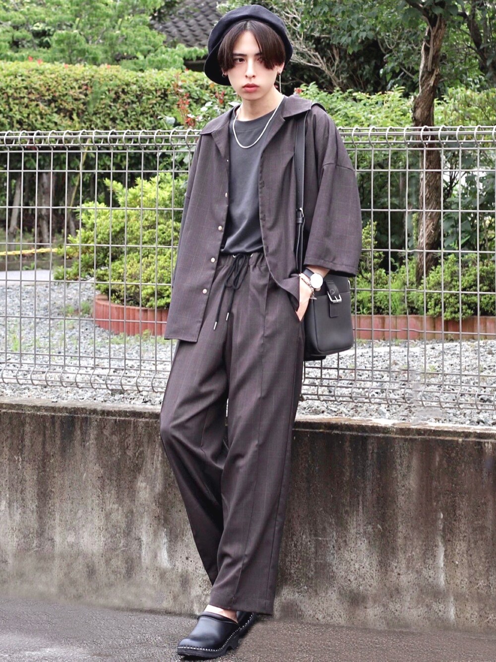 「UNIITの[shadow check dolman shirts/シャドーチェックドルマンシャツ(セットアップ対応)] ワイドチェックシャツ　ビッグシルエット チェック柄シャツ（シャツ/ブラウス、ベージュ系）」を使った、ろむしさん（メンズ・174cm）の夏コーディネートの1枚目の写真