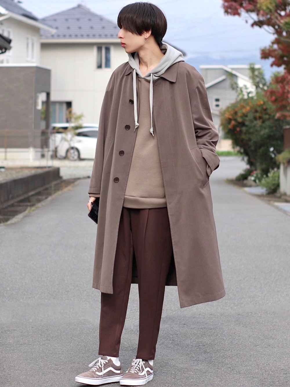「usedのアイテム（ステンカラーコート、ブラウン系）」を使った、ろむしさん（メンズ・174cm）の冬コーディネートの1枚目の写真