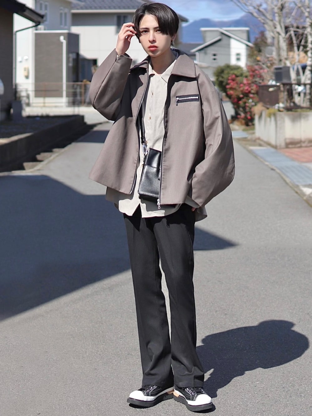 「DOOPZのDOOPZ　ルーズスリーブジップブルゾン（ブルゾン、ベージュ系）」を使った、ろむしさん（メンズ・174cm）の春コーディネートの1枚目の写真