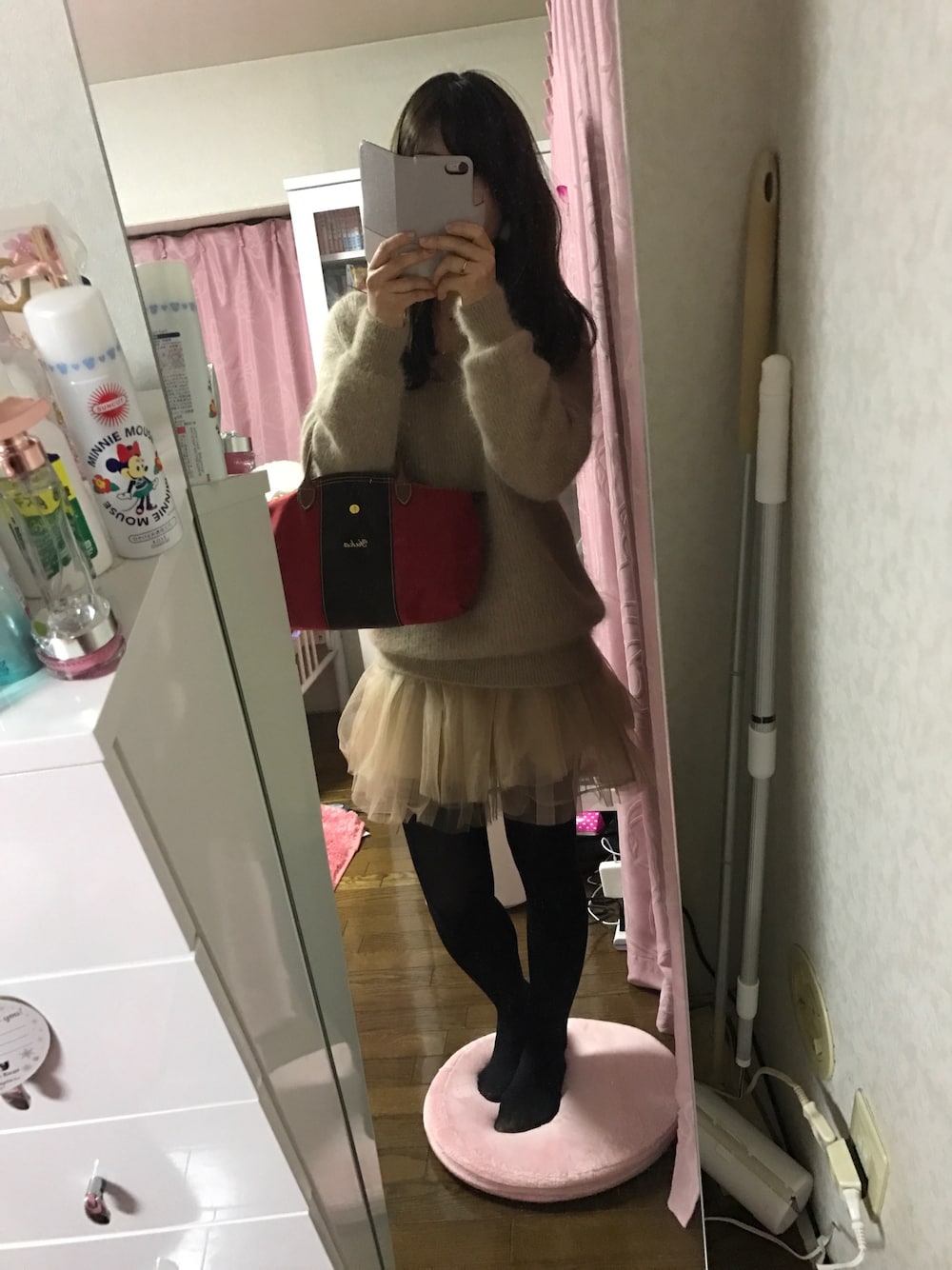 「snidel、スナイデル、ベージュ、ワンピース、ふわふわ、ロンシャン、LONGCHAMP、オ―ダ―メイドバッグ、kate spade new york(kate spade new york)」｜「SNIDELのチュールニットコンビワンピース（ワンピース、ベージュ系）」を使った、yuutanさん（レディース・148cm）の冬コーディネートの1枚目の写真
