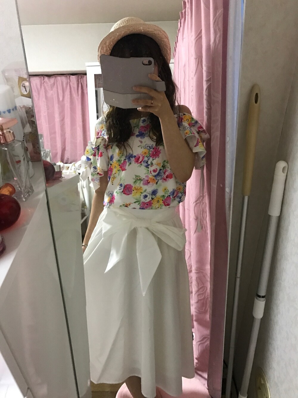 「休日スタイル、初夏、tocco、花柄、ホワイト、INGNI、帽子」｜「toccoのアイテム（スカート、ホワイト系）」を使った、yuutanさん（レディース・148cm）の春コーディネートの1枚目の写真